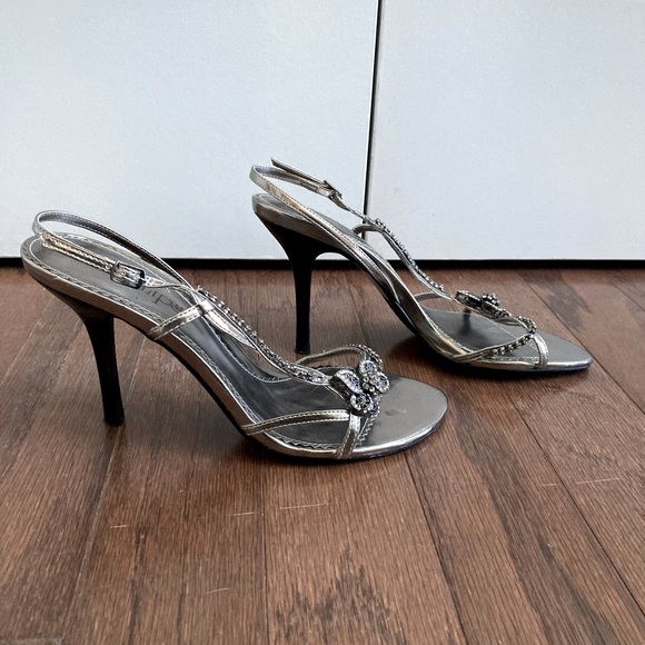 Vintage TWO LIPS Gileyla Bejeweled Pewter 4" Heels - Picture 4 of 8